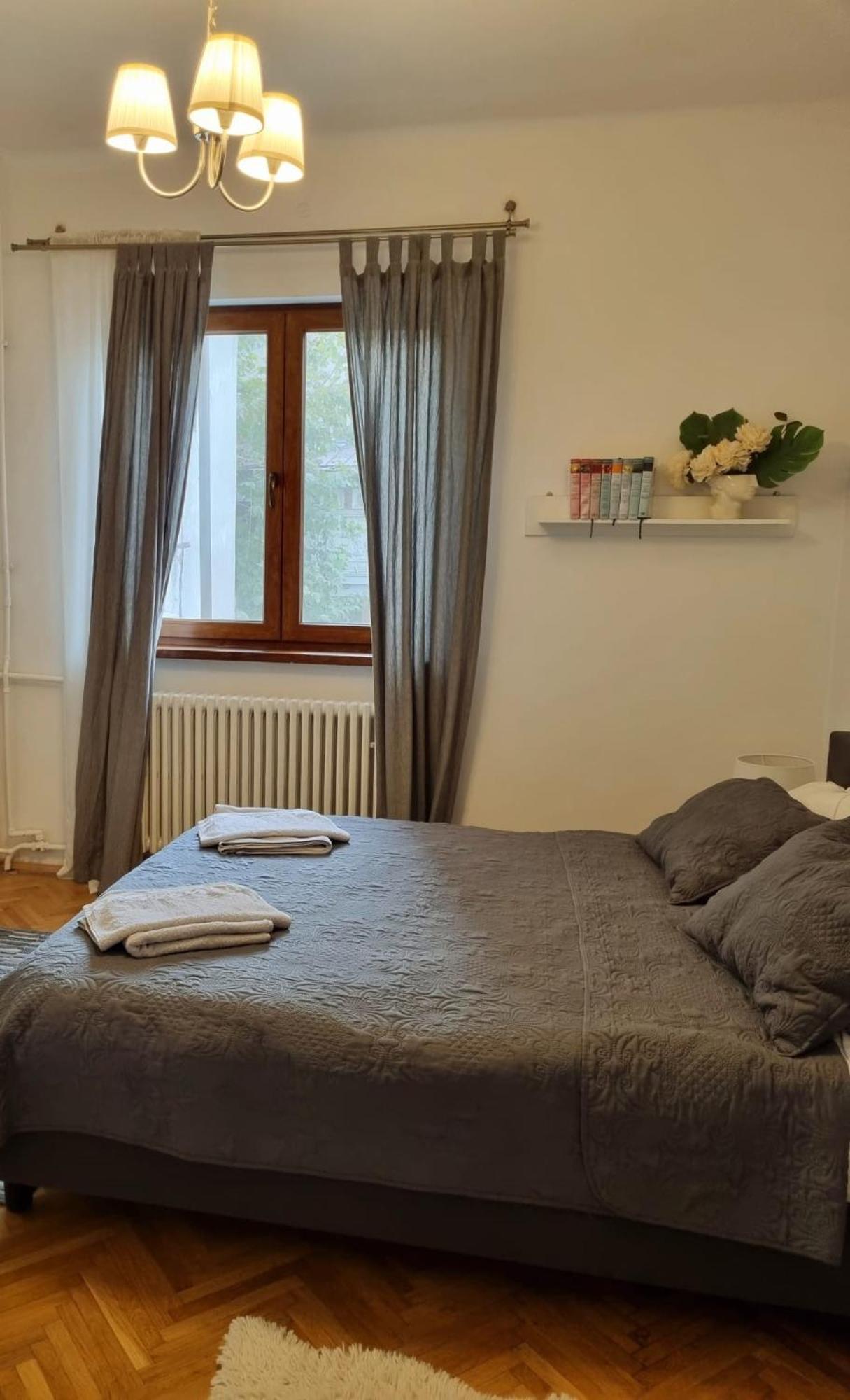 Cozy Apartment Near City Center Bukarest Exteriör bild