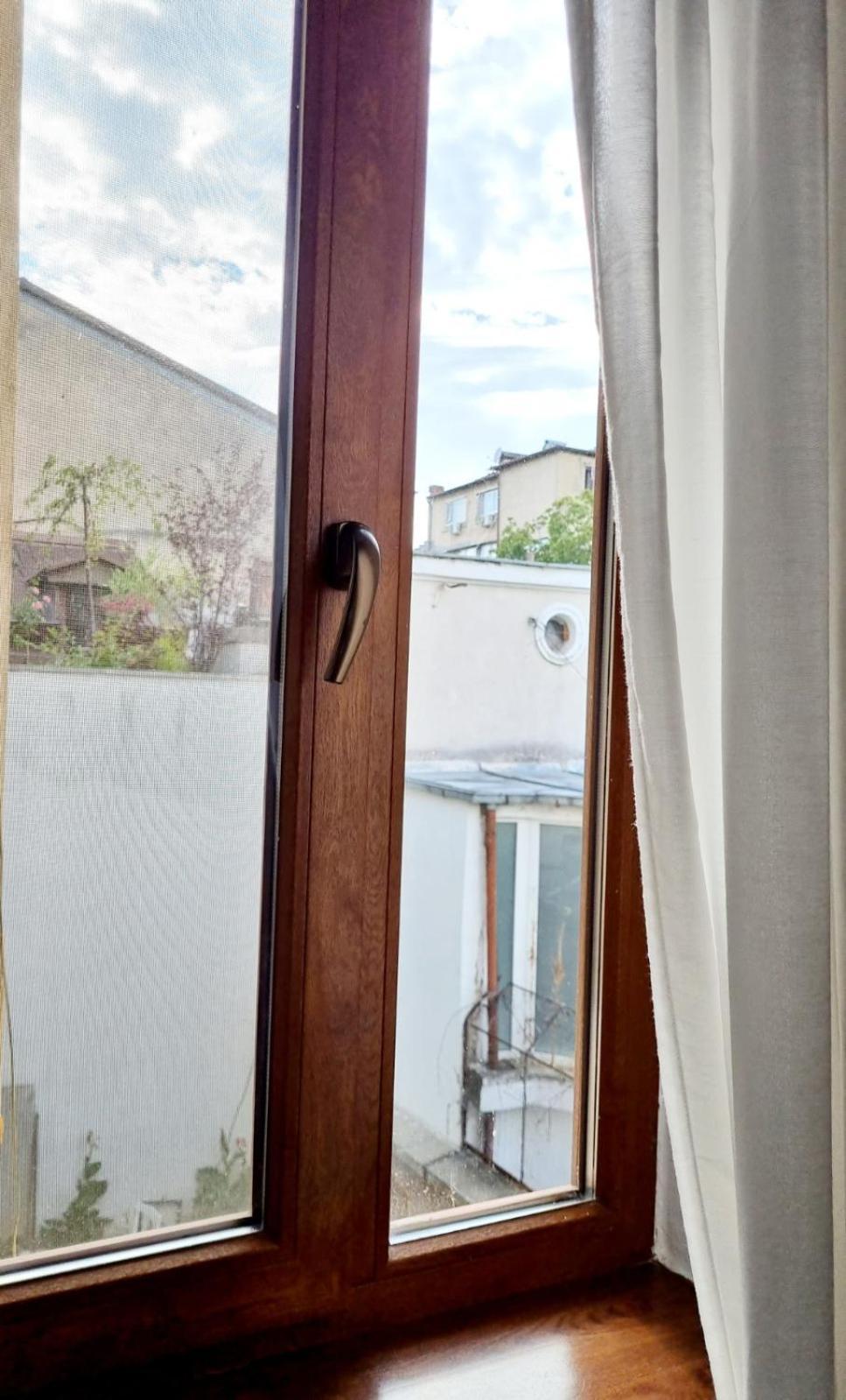 Cozy Apartment Near City Center Bukarest Exteriör bild