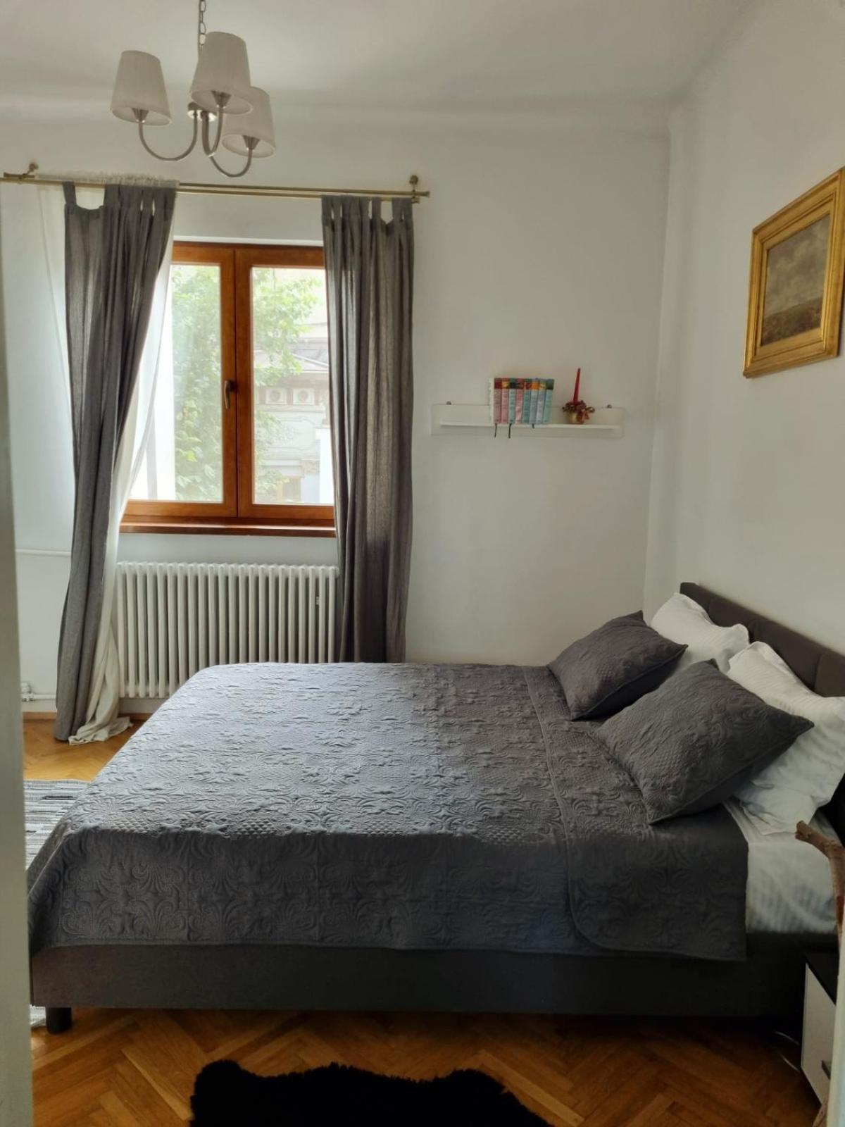 Cozy Apartment Near City Center Bukarest Exteriör bild